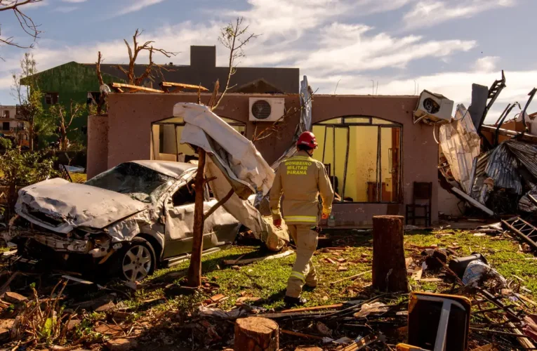 A Cidade Rio Bonito do Iguaçu no Paraná, é devastada por tornado, tem 2 mil sem luz; 32 seguem internados