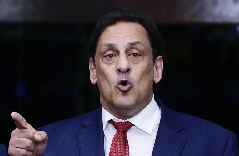 Ex-advogado de Bolsonaro é condenado por injúria racial