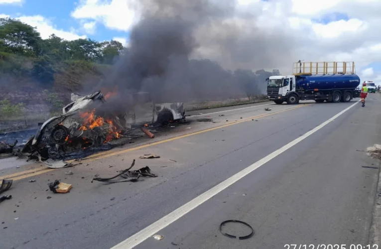 Colisão frontal entre dois veículos na BR-101 deixa 11 mortos na Bahia