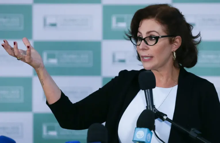 Zambelli renuncia ao mandato de deputada