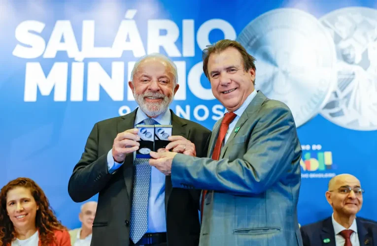 Lula diz que salário mínimo é baixo, mas aponta importância de direito