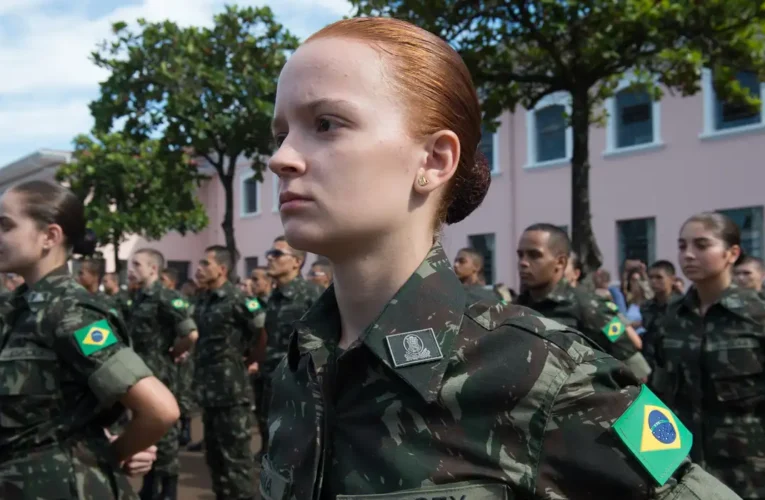 Exército inicia no Rio incorporação da 1ª turma de mulheres recrutas