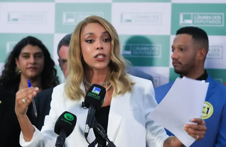 Deputada Erika Hilton processa o apresentador Ratinho por discurso transfóbico