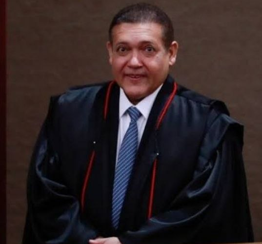 Nunes Marques toma posse na presidência do TSE; Mendonça será vice