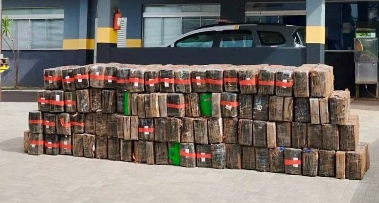 PF apreende 1,7 tonelada de maconha em Penápolis SP