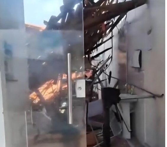 Duas servidoras ficam feridas após desabamento de parte do teto de Restaurante Popular em Buriti
