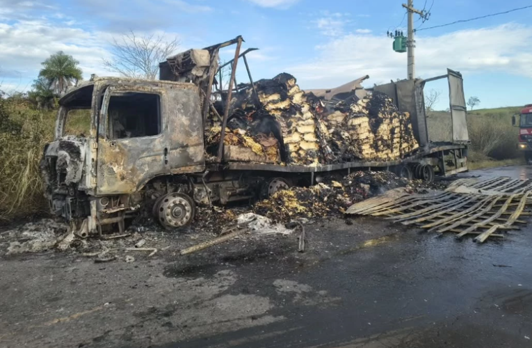 Incêndio destrói caminhão na estrada de acesso a Davinópolis; ninguém fica ferido