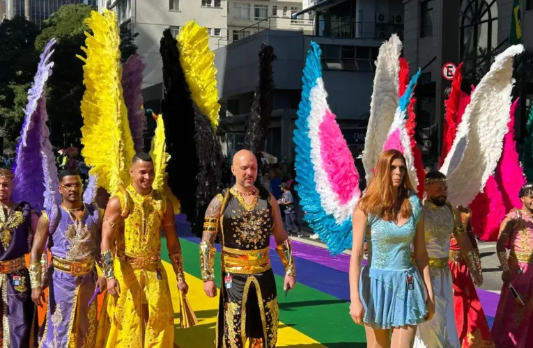 Parada do Orgulho LGBT+ leva cores e vibração à Avenida Paulista