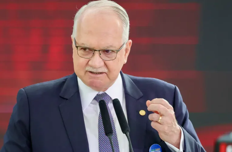Milei chama Mraes de “lixo careca” e Fachin repudia fala de Milei