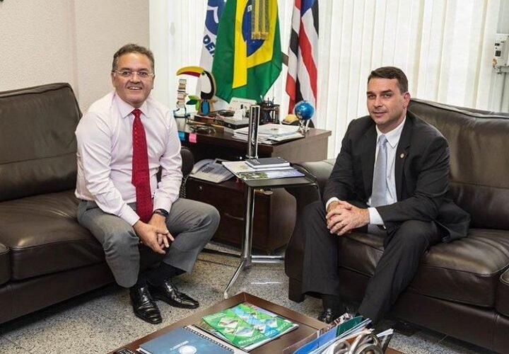 Roberto Rocha promete registrar candidatura ao governo e garante a Flávio Bolsonaro seu palanque