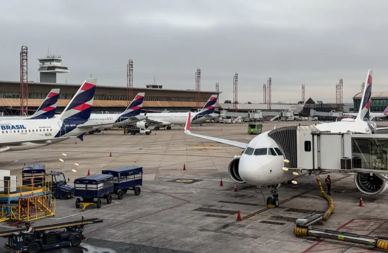 Anvisa atualiza regras de segurança sanitária para aviões e aeroportos