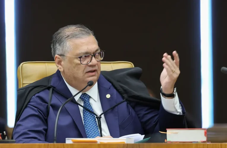 Dino manda PF investigar relação de Vorcaro com cemitérios em SP