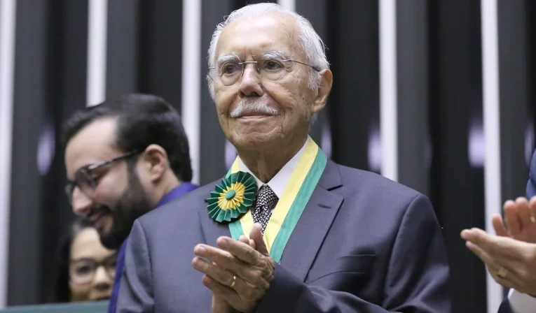 José Sarney apresenta quadro de saúde estável após cirurgia abdominal em São Luís