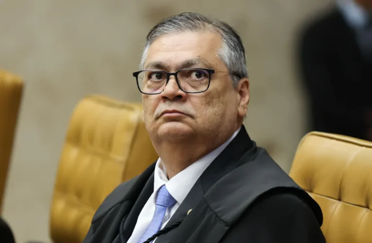 Dino manda PF apurar suposta interferência estrangeira na eleição