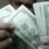 Dólar cai a R$ 4,98 e acumula perda de 4,44% na semana