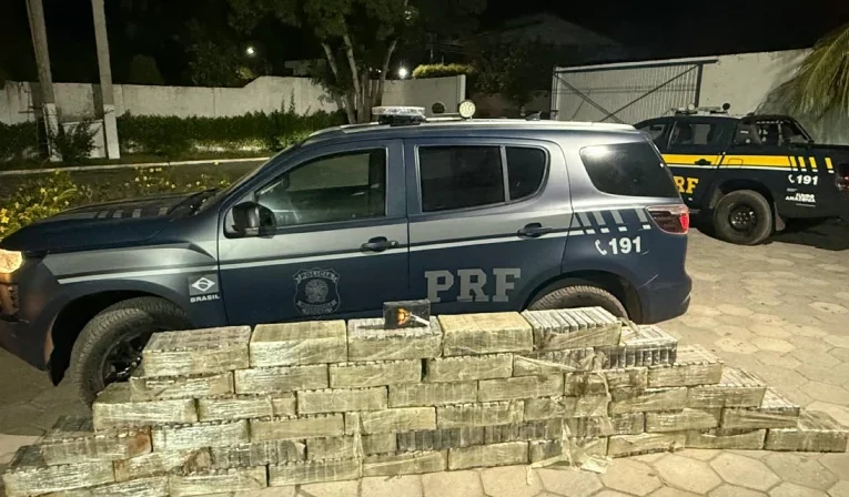 Motorista é preso após PRF descobrir quase meia tonelada de cocaína escondida em caminhão na BR-222