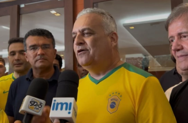 Vice de Flávio Bolsonaro faz campanha no Maranhão