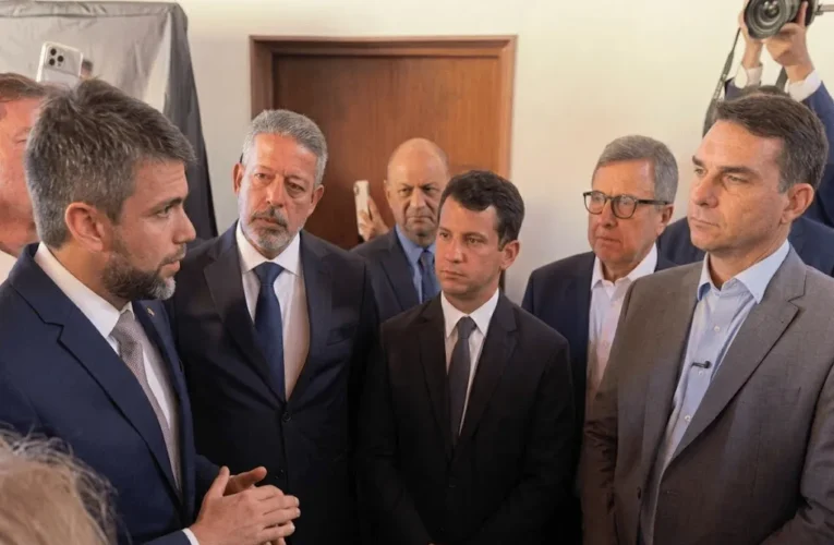 Pedro Lucas declara apoio a Flávio Bolsonaro e projeta votação maior no Maranhão